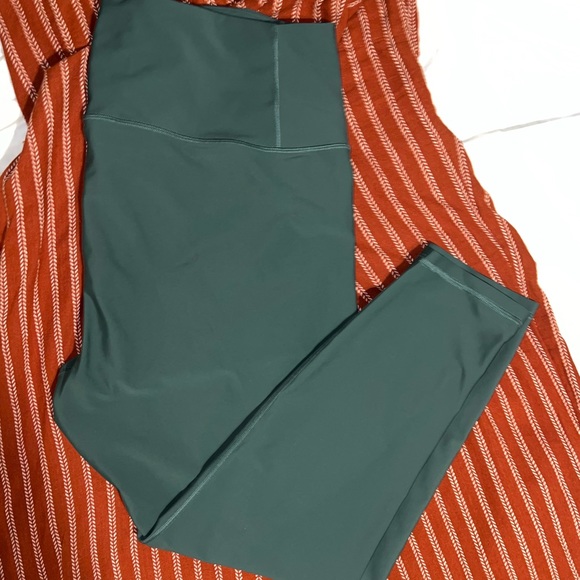 NWOT! Old navy 3x powersoft hidden pocket 7/8 leggings - Picture 3 of 7